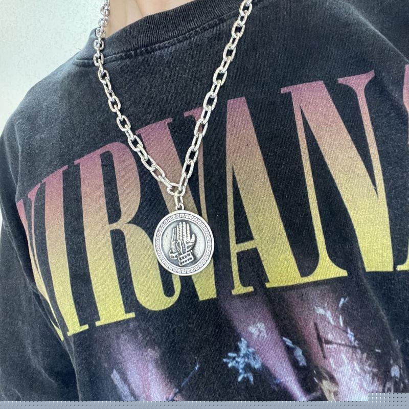 G*u*i necklaces